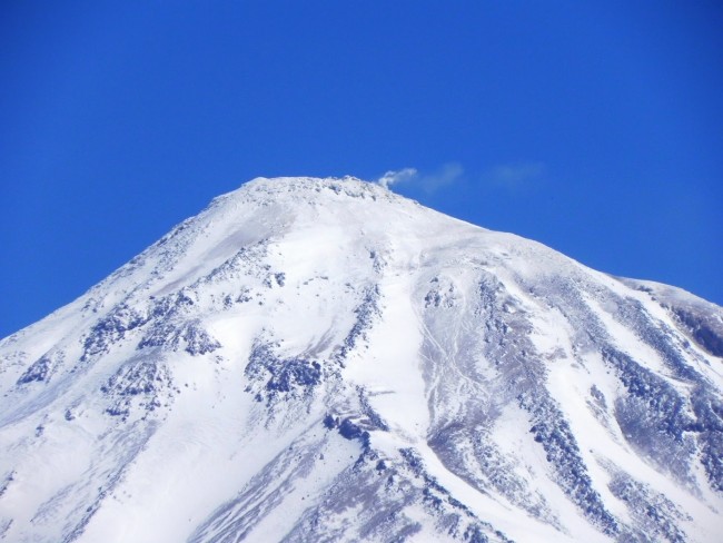 See the Highest Peal in Iran: Mount Damavand, a ...