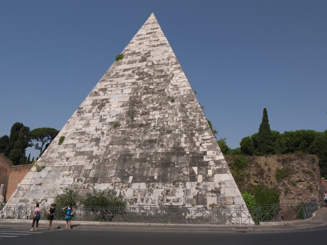 35 interesting photos of Pyramid of Cestius in Rome Italy | BOOMSbeat