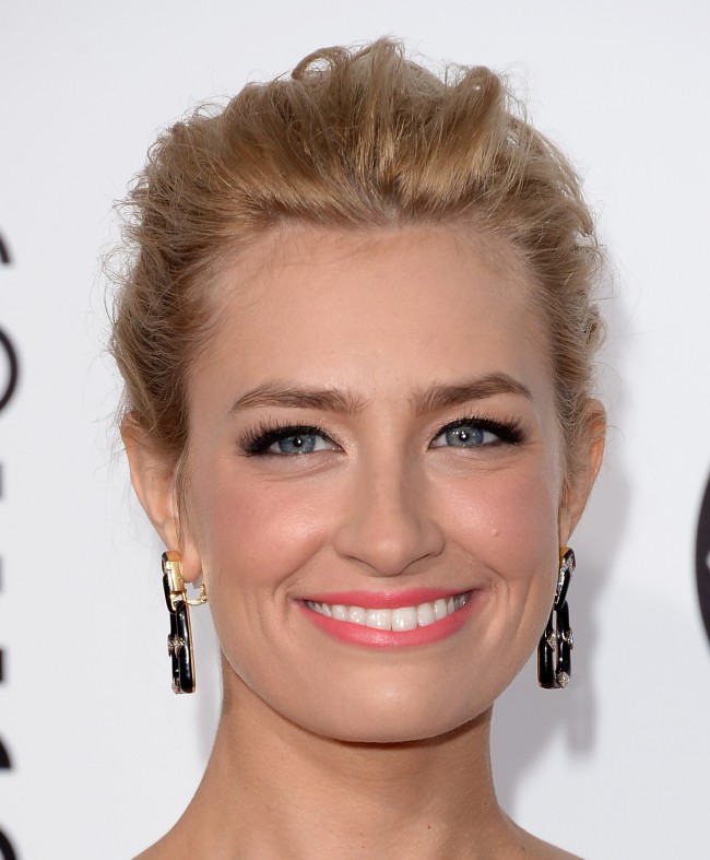 Beautiful photos of '2 Broke Girls' star Beth Behrs | BOOMSbeat