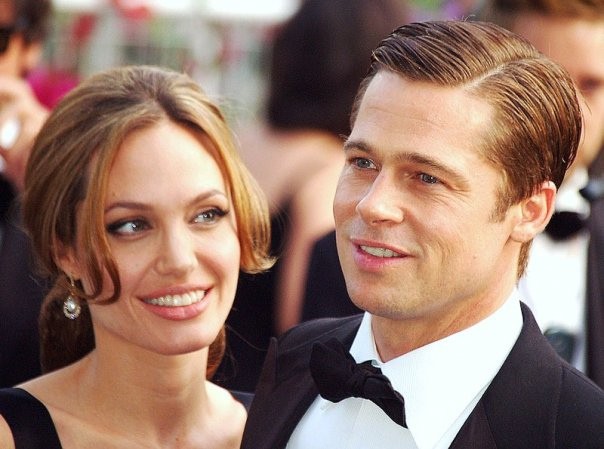 (VIDEO) Angelina Jolie eventually files for divorce from Brad Pitt