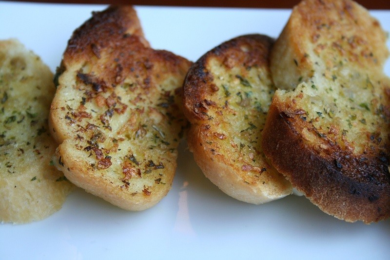 How to make delicious Garlic Bread at home