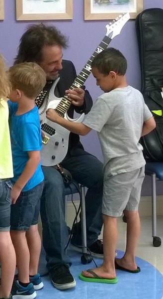 21 Tips to Learn Electric guitar