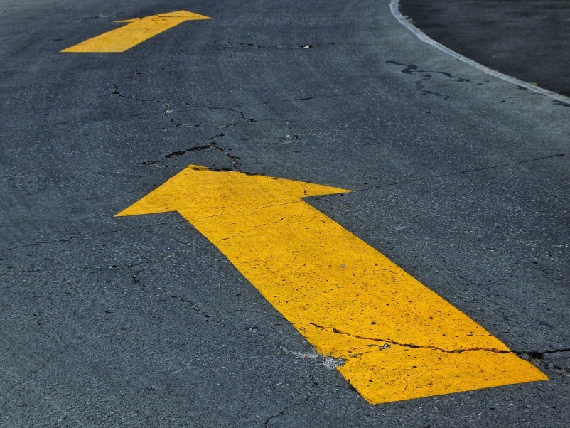 What Does a Yellow Arrow Street Sign Mean?