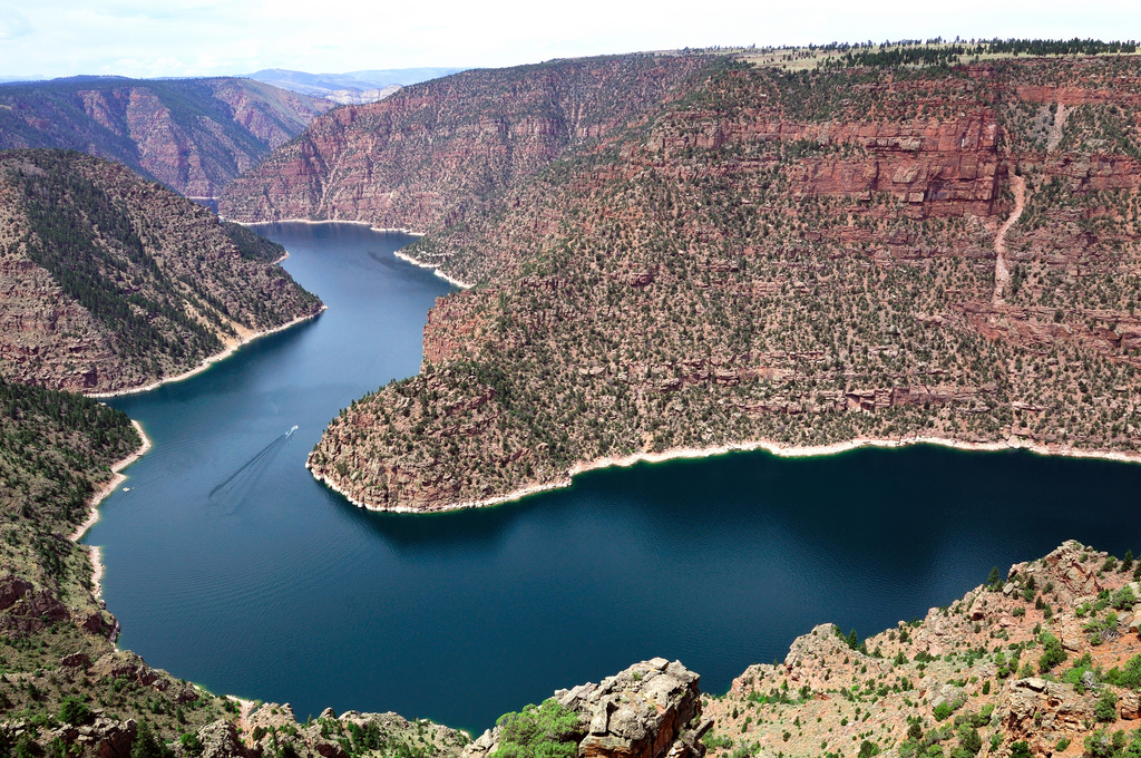 Fascinating photos of Flaming Reservoir in Wyoming BOOMSbeat