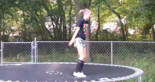 A girl get head stuck on trampoline (VIDEO) | BOOMSbeat