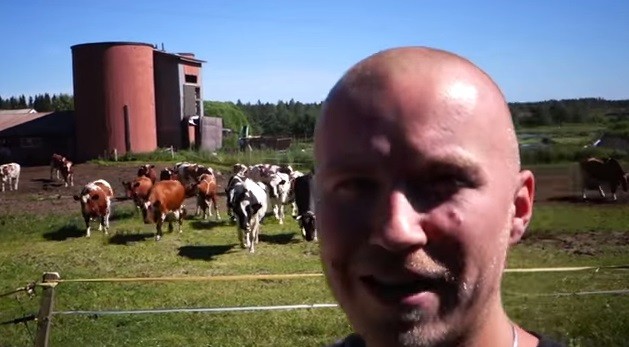 Cow whisperer draws cows to him by making animal sound (VIDEO) | BOOMSbeat